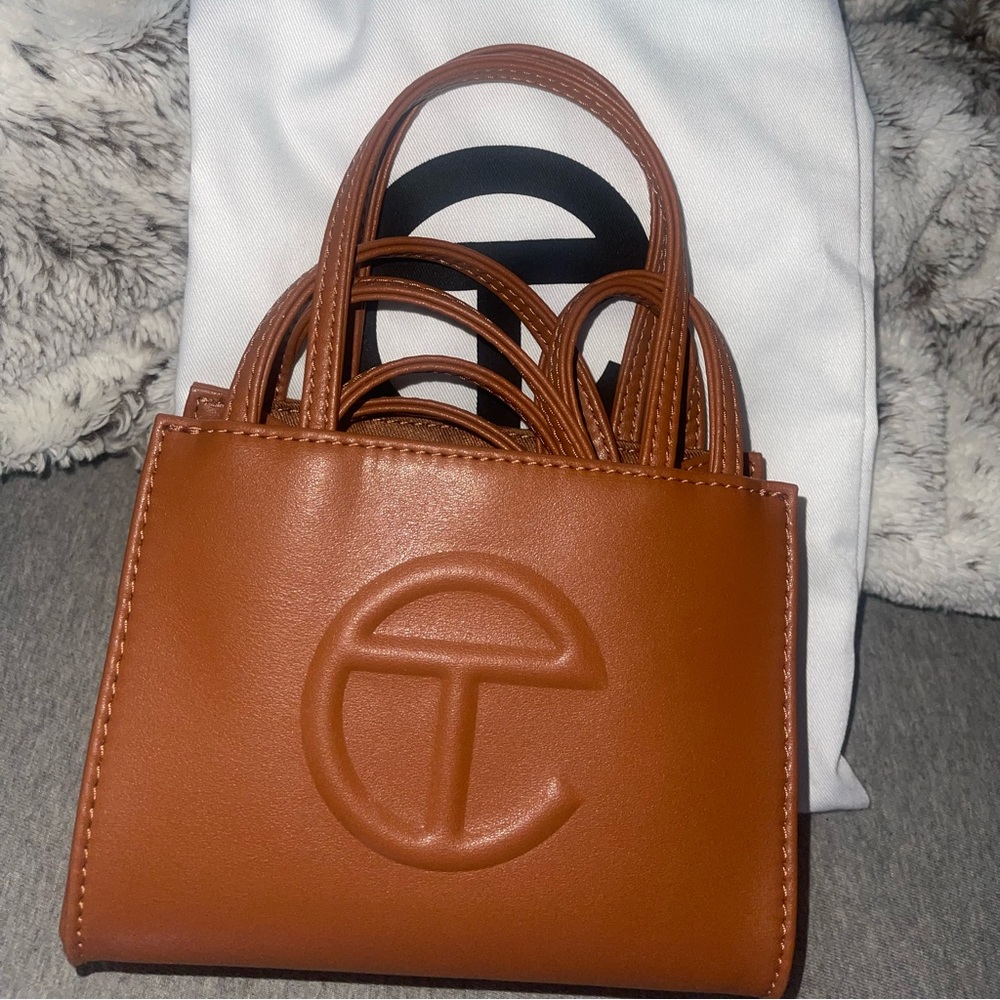 Telfar tan